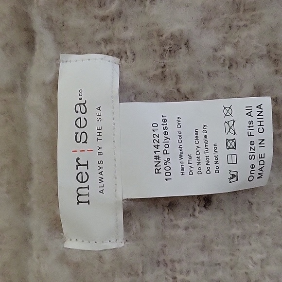 MerSea pink ombre scarf - Picture 3 of 9